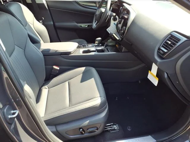 2025 Lexus NX 350 - Photo 9