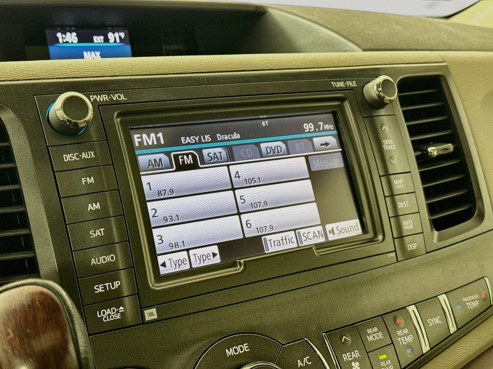 Used 2013 Black Toyota XLE image 25