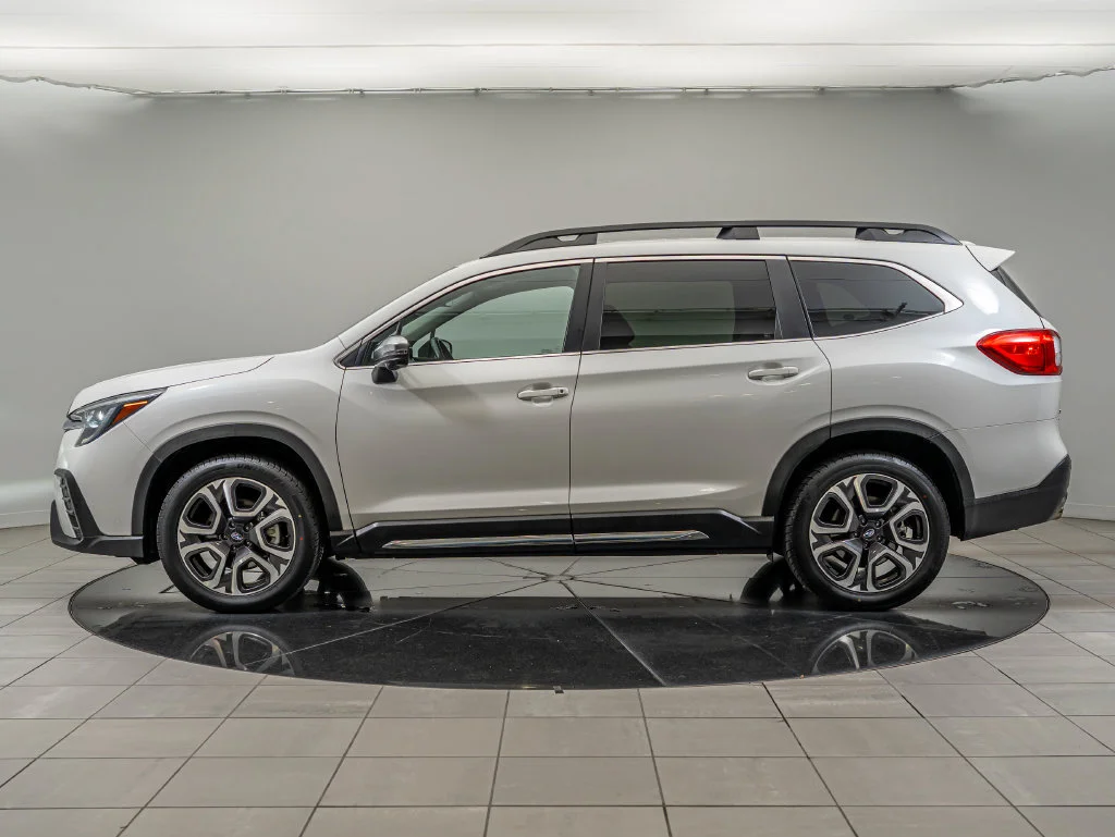 Used 2023 Crystal White Pearl Subaru Limited image 8