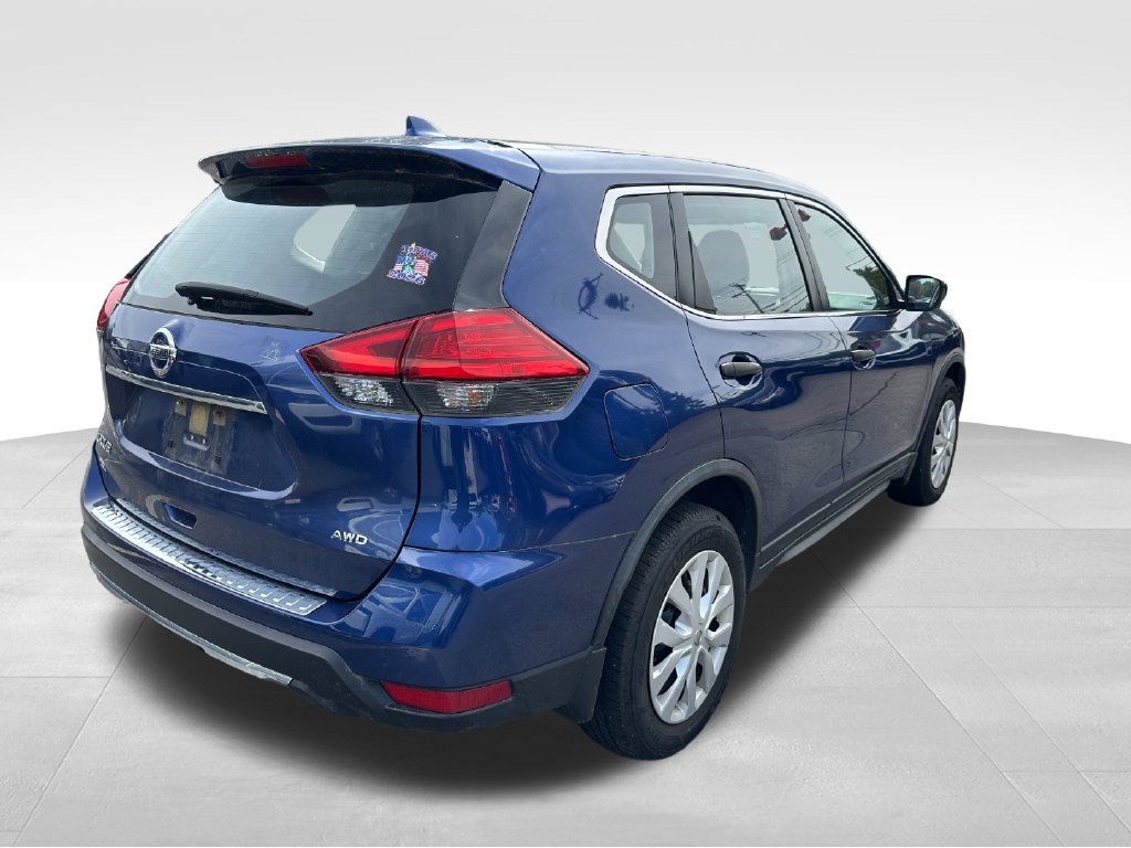 Used 2017 Blue Nissan S image 5