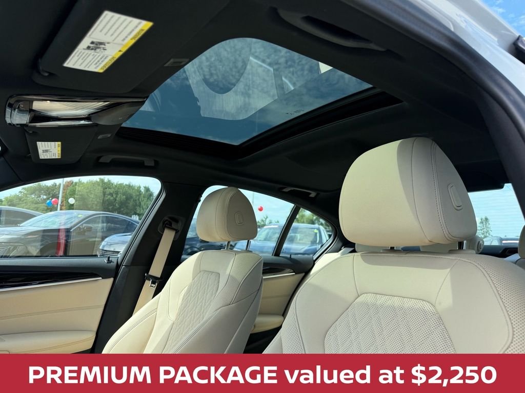 Used 2023 Alpine White BMW 540i xDrive w/premium pkg image 2