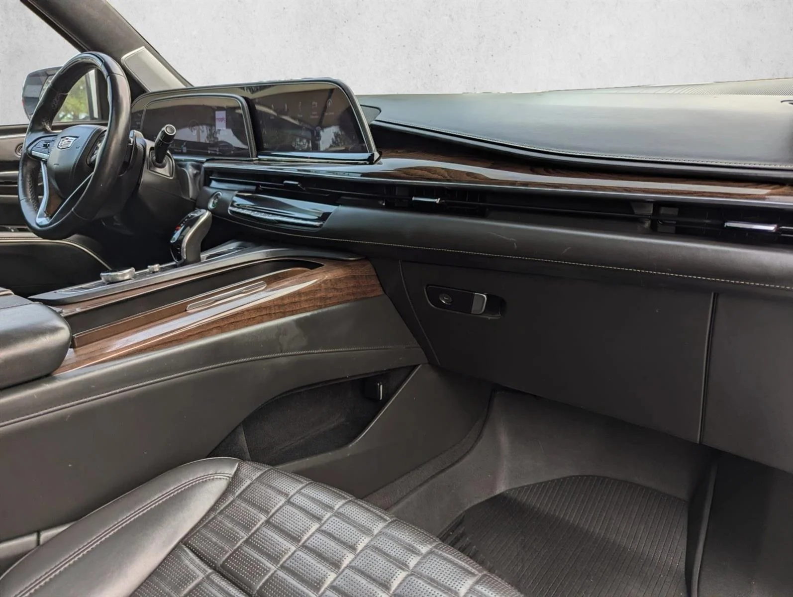 Used 2021 Crystal White Tricoat Cadillac Sport Platinum image 24