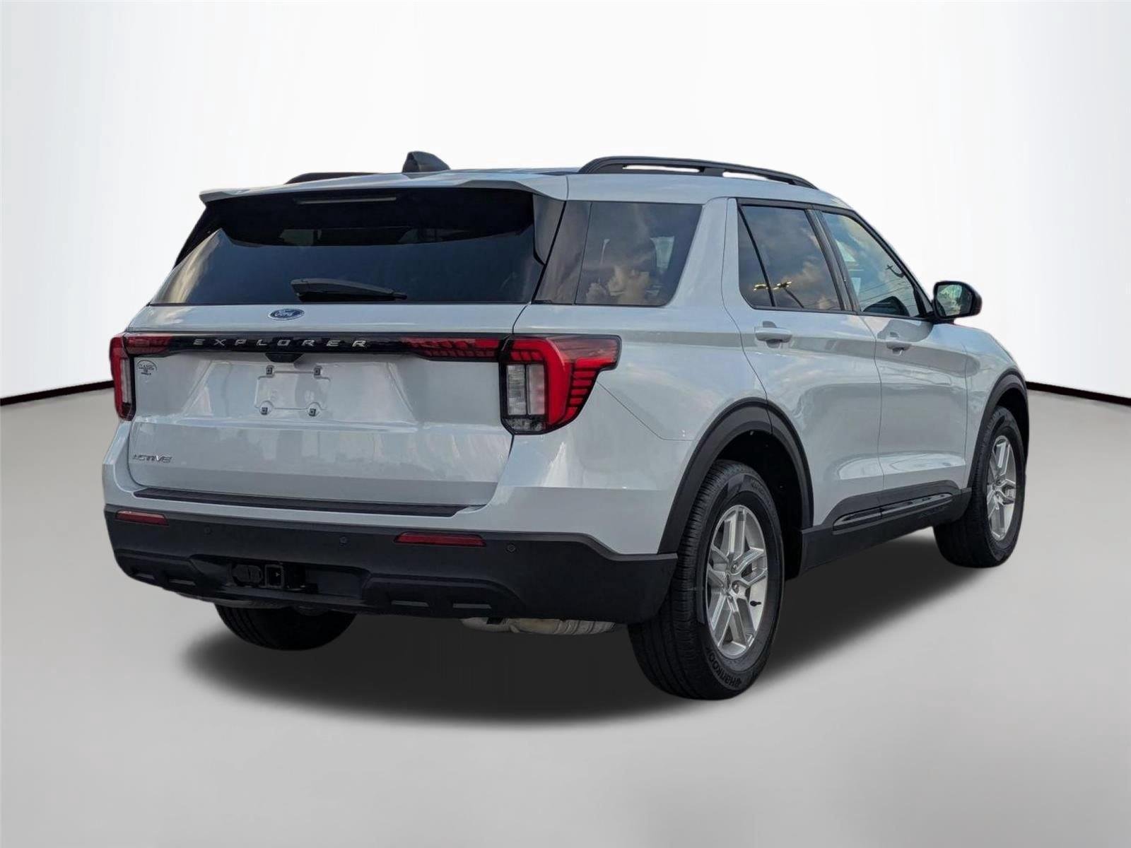 New 2026 Space White Metallic Ford Active image 5