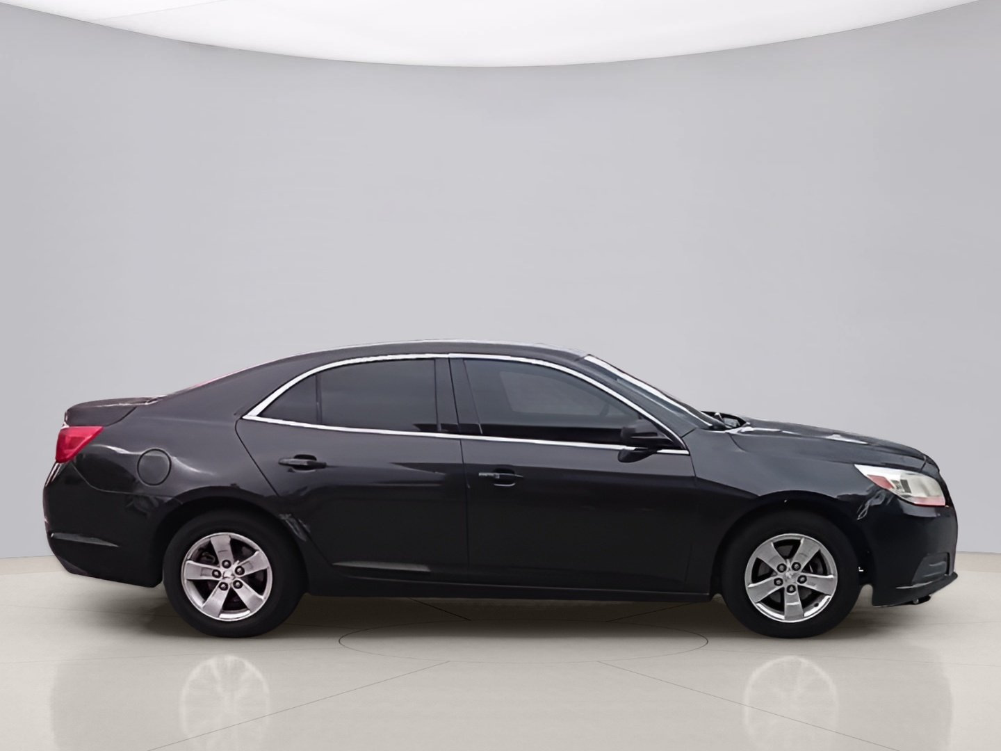 Used 2013 Black Chevrolet LS image 6