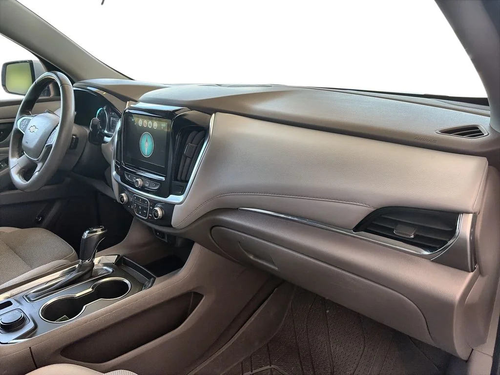 Used 2018 Silver Chevrolet LT image 30