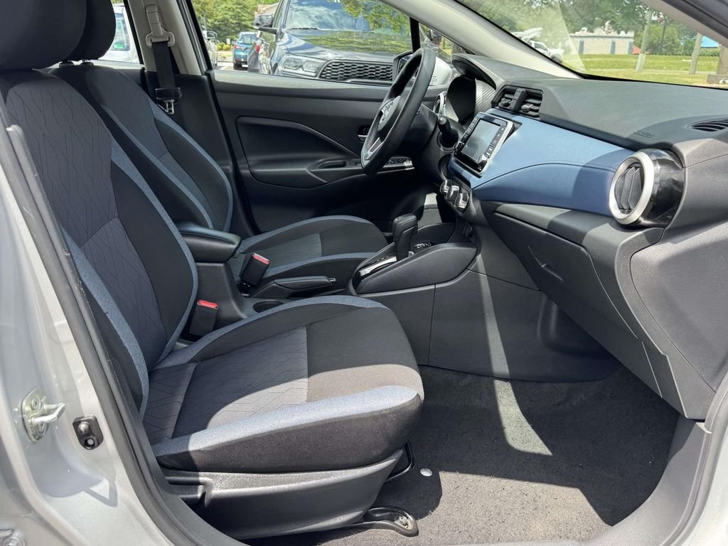Used 2025 Silver Nissan 1.6 SV image 14