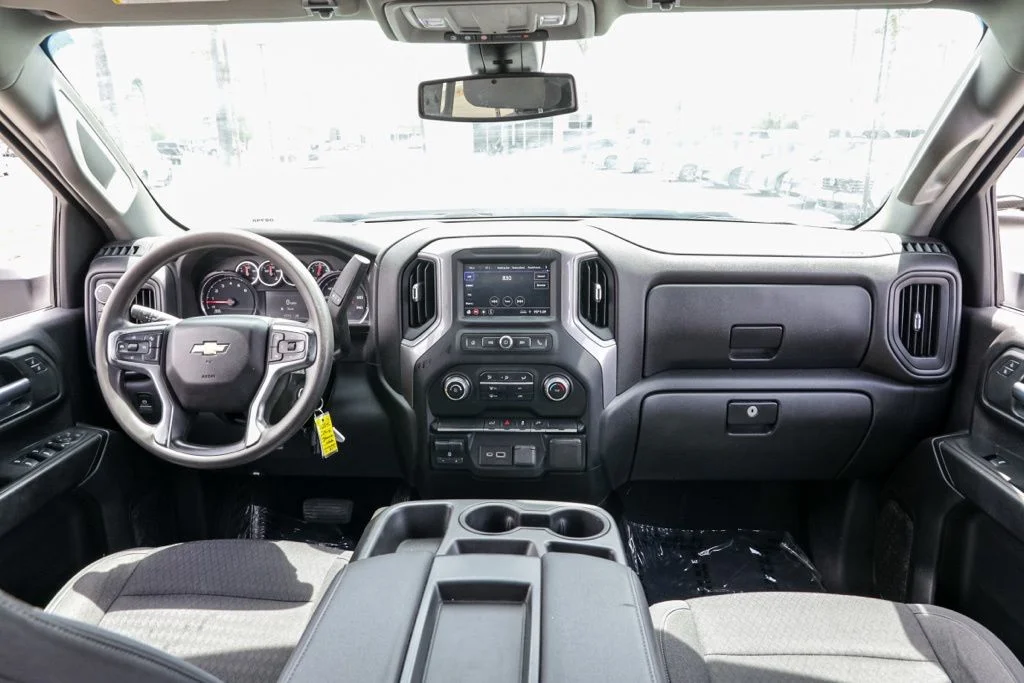 Used 2022 White Chevrolet Custom image 24