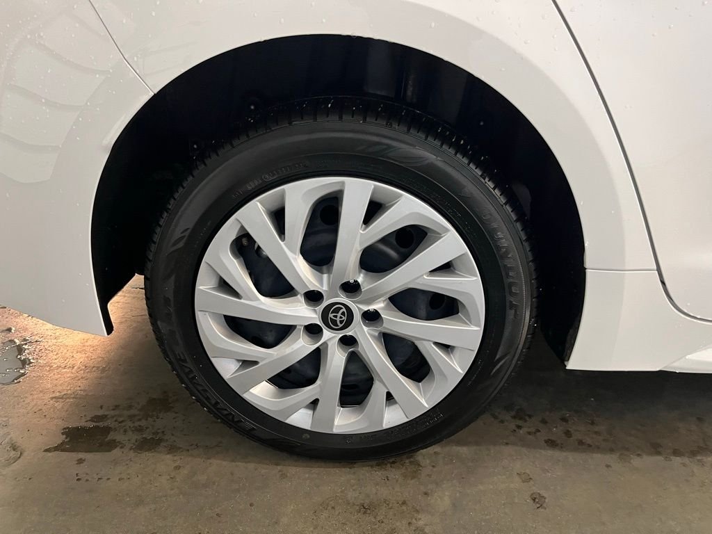2024 Toyota Corolla LE - Photo 31