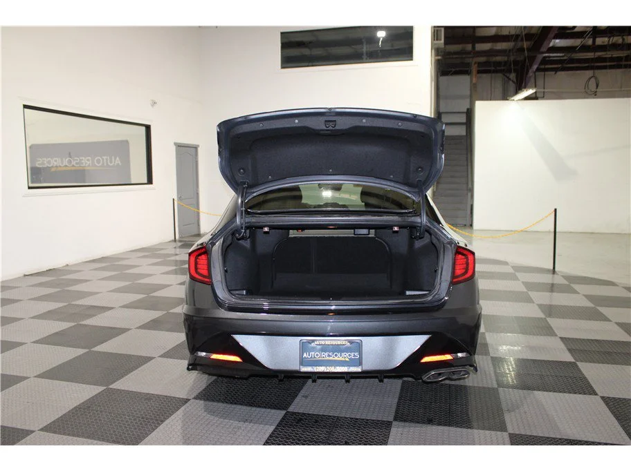 Used 2021 Portofino Gray Hyundai SEL Plus image 19
