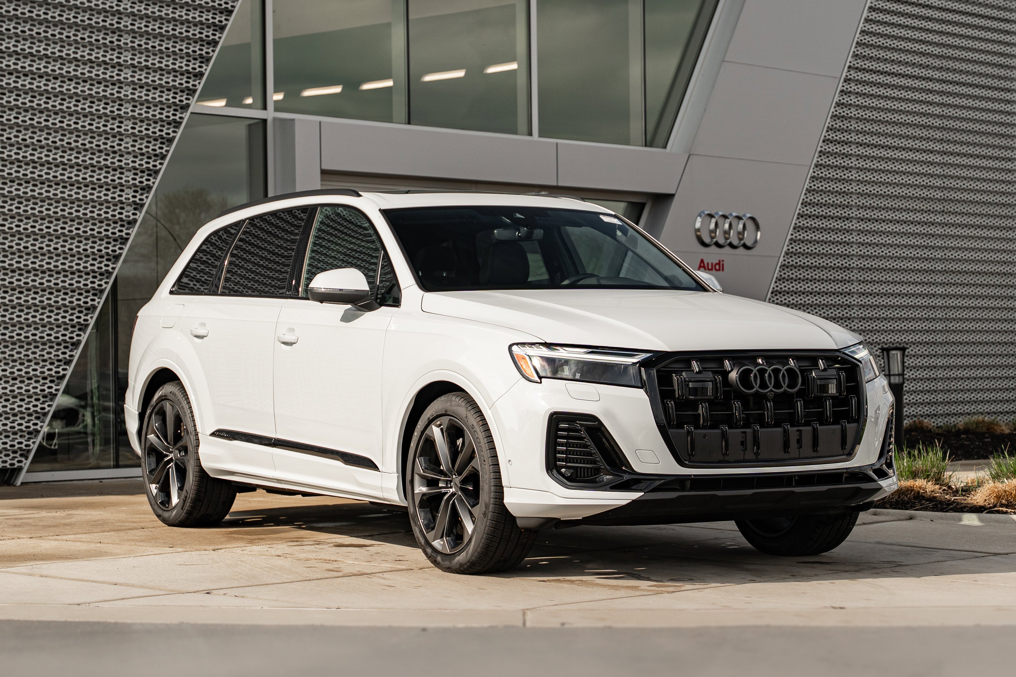 2026 Audi Q7 55 Premium Plus quattro Tiptronic's photo