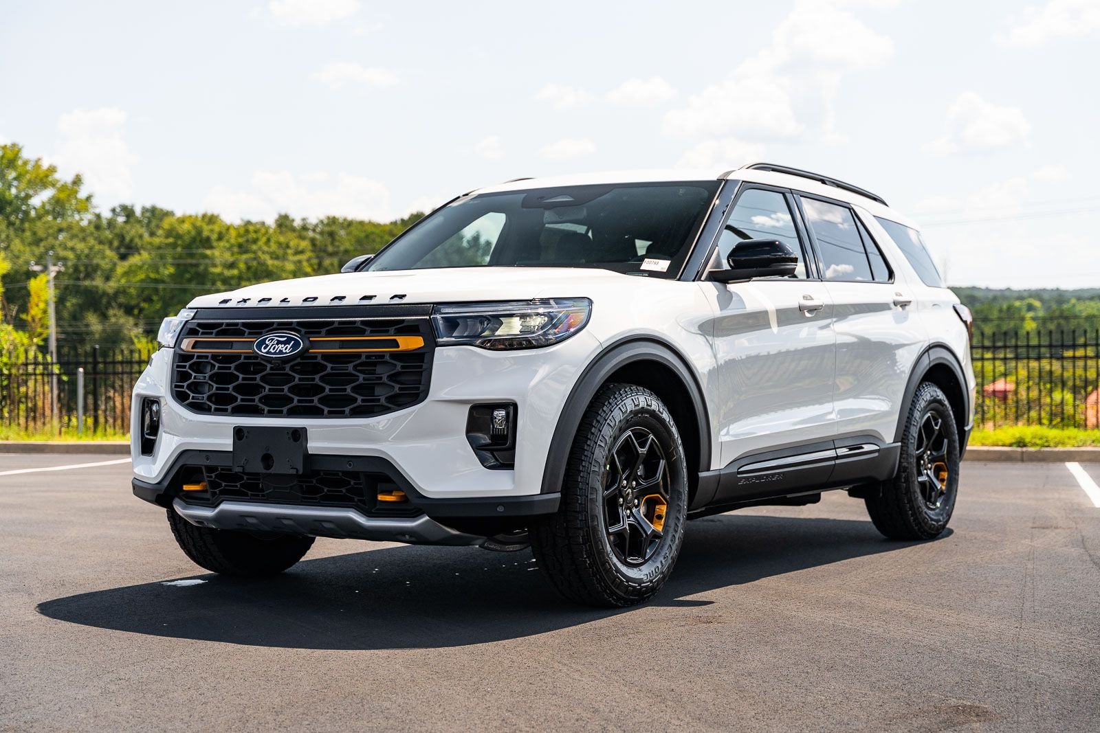 New 2027 Star White Metallic Tri-Coat Ford Tremor® image 2