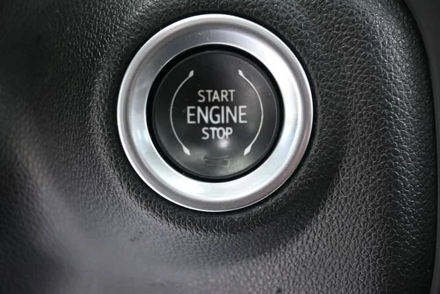 Used 2022 Silver Ice Metallic Chevrolet High Country image 18