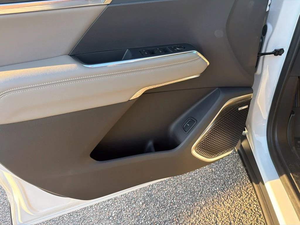 New 2027 Summit White GMC Elevation image 16