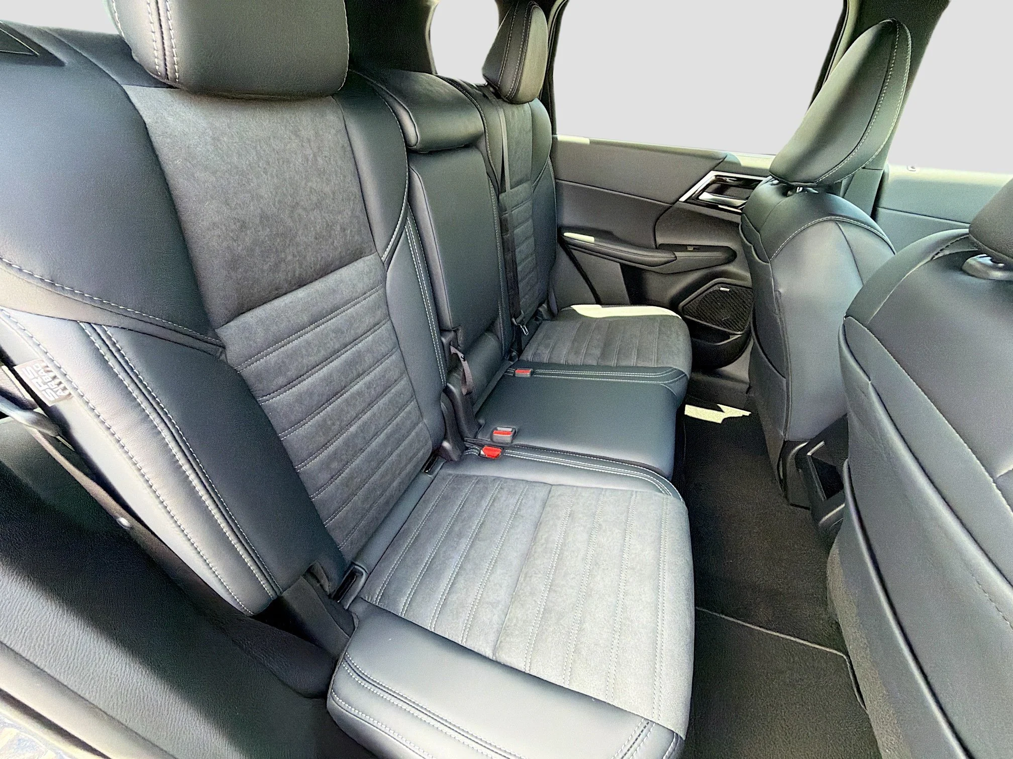 New 2026 Graphite Gray Mitsubishi LE 1.5T 2WD image 27