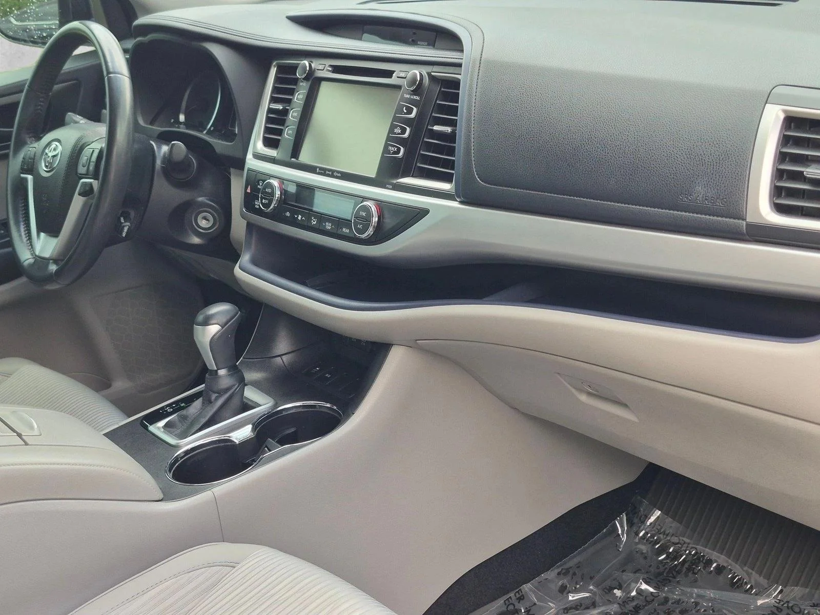 Used 2018 Alumina Jade Metallic Toyota LE Plus image 20