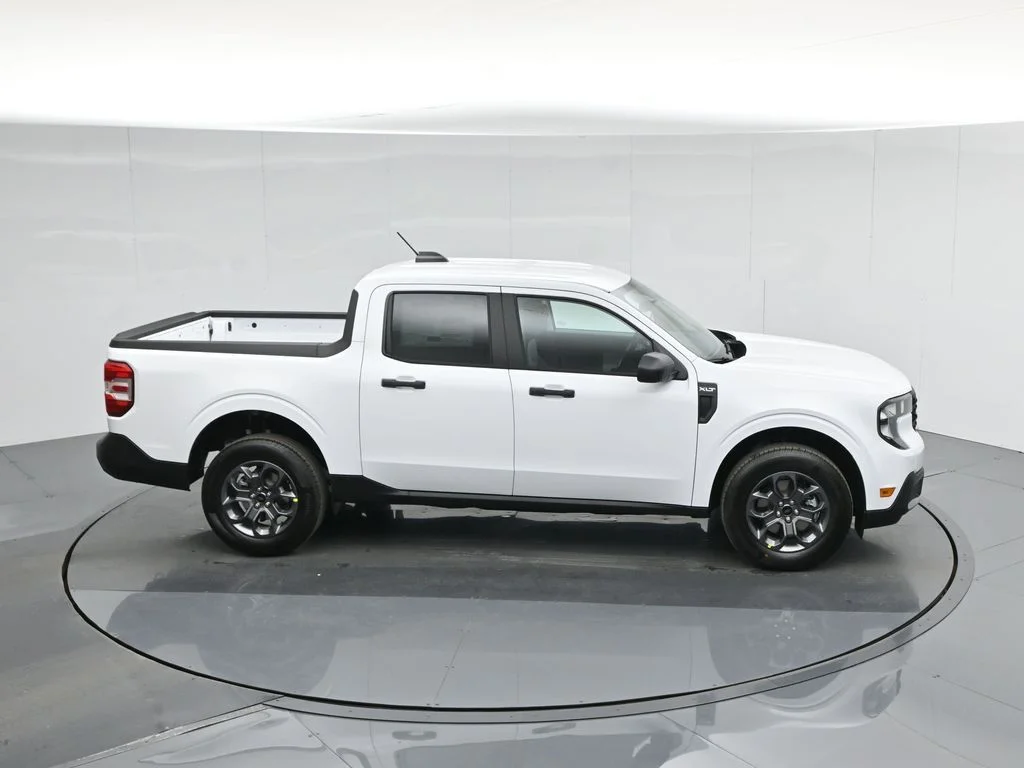 New 2026 Oxford White Ford XLT image 51
