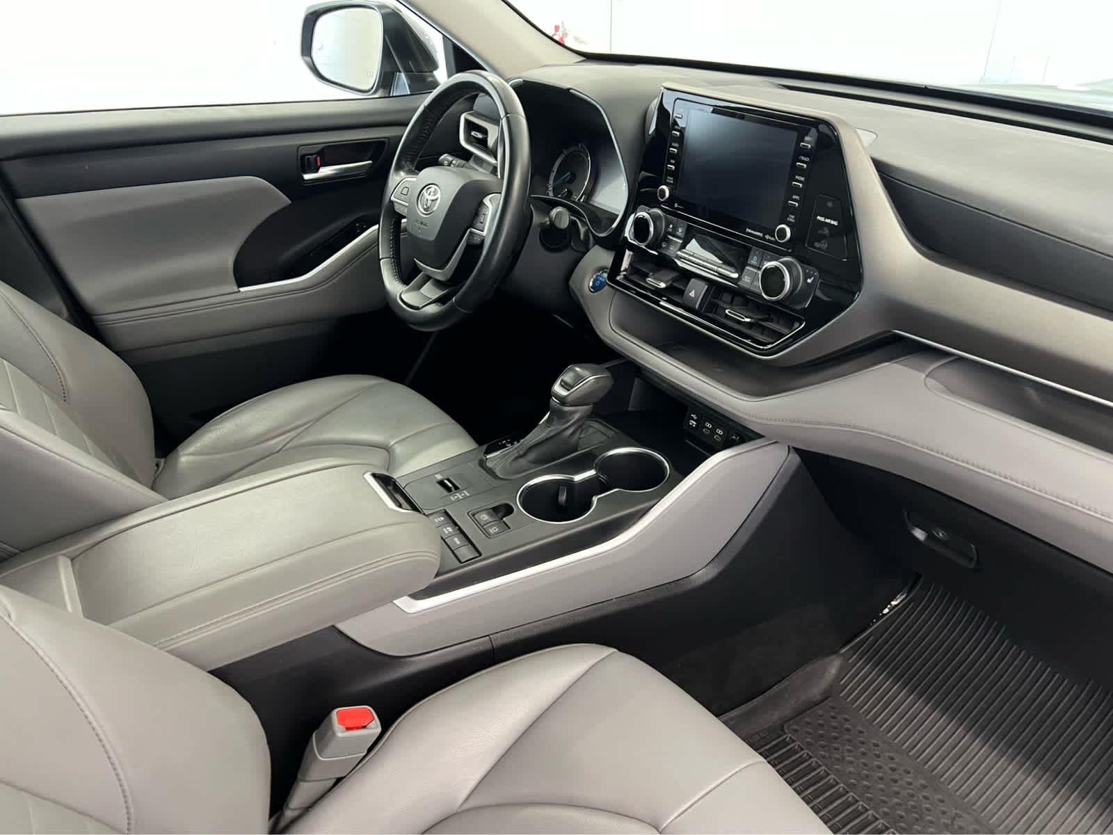 Used 2022 Magnetic Gray Metallic Toyota Hybrid XLE image 26