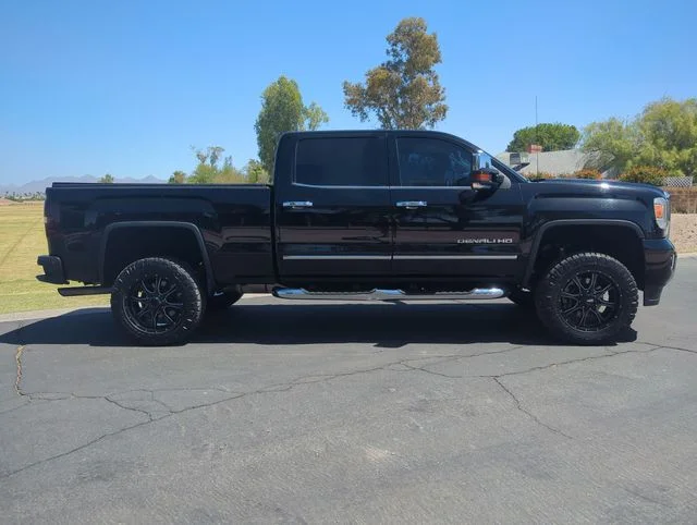 Used 2016 Black GMC Denali image 7