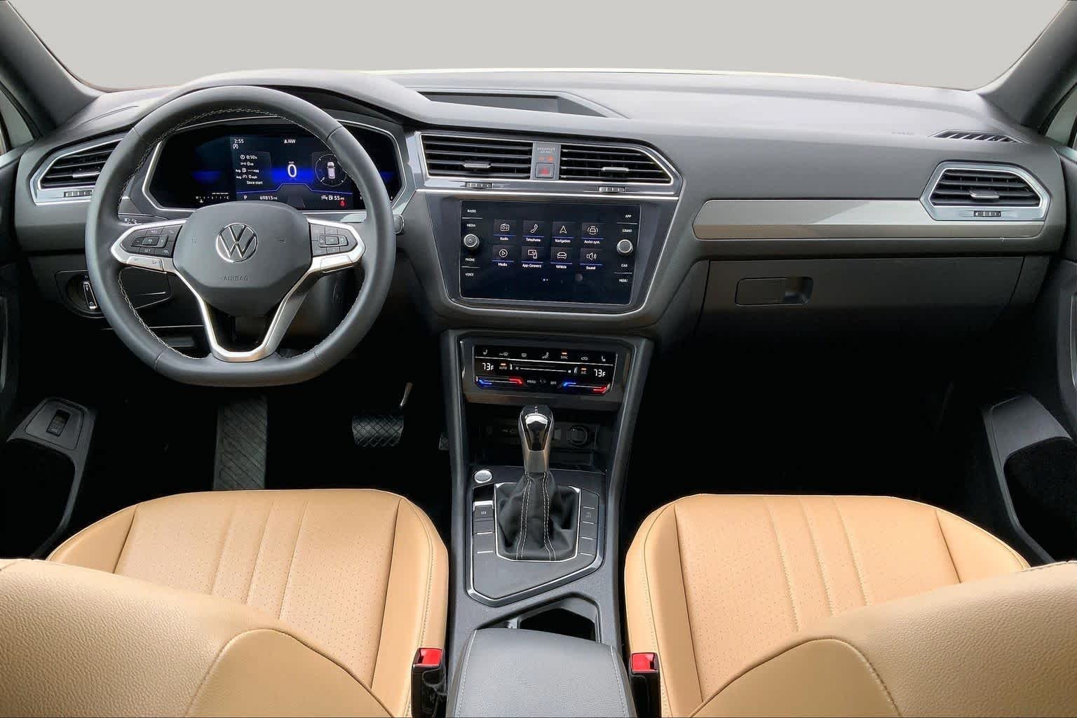 Used 2022 Pure White Volkswagen SE image 31