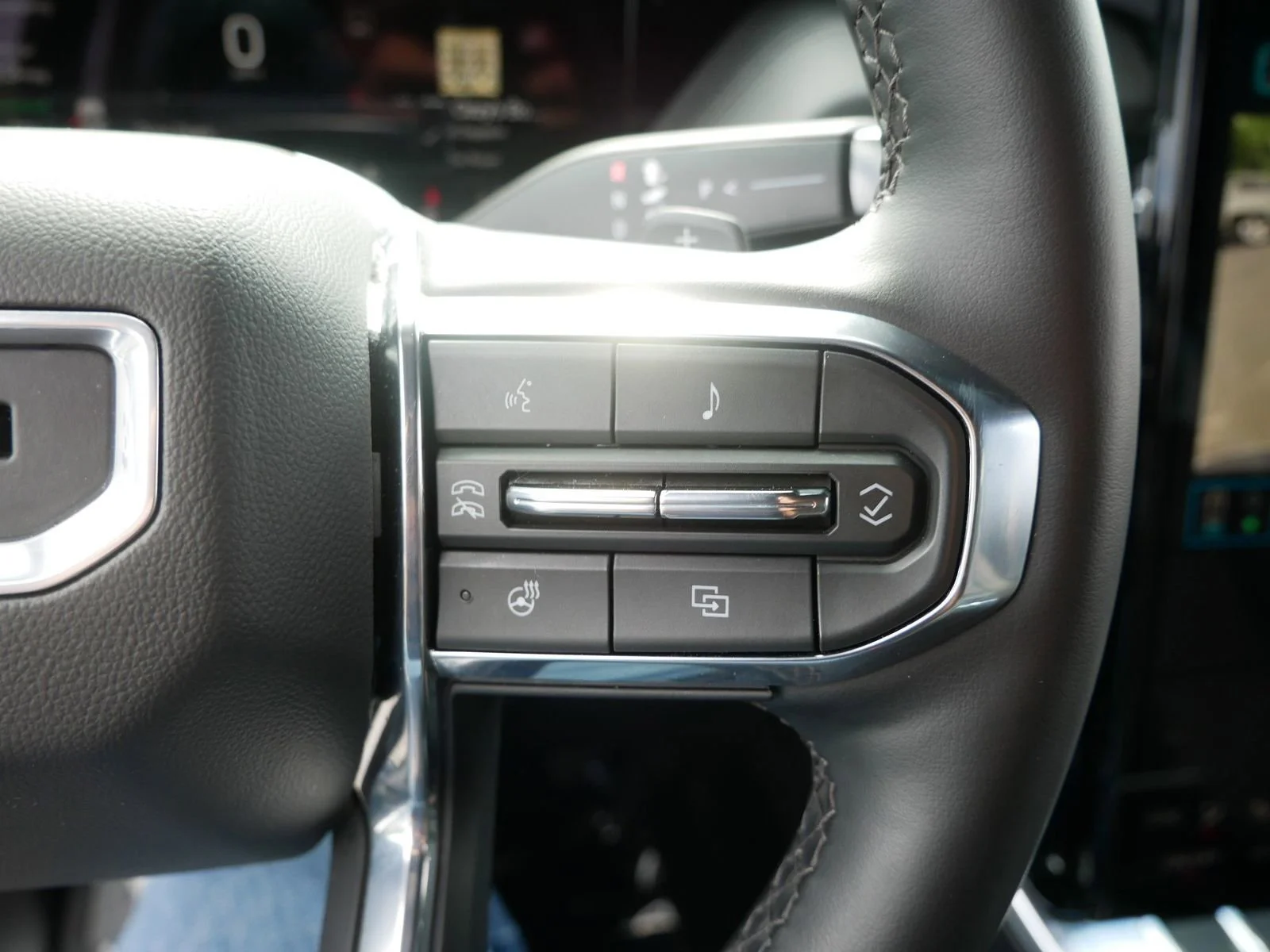 Used 2025 Sterling Metallic GMC Denali image 24