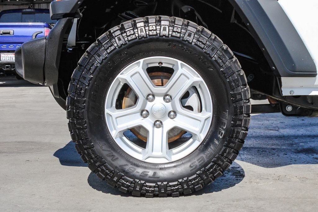 Used 2020 Bright White Clearcoat Jeep Sport S image 11