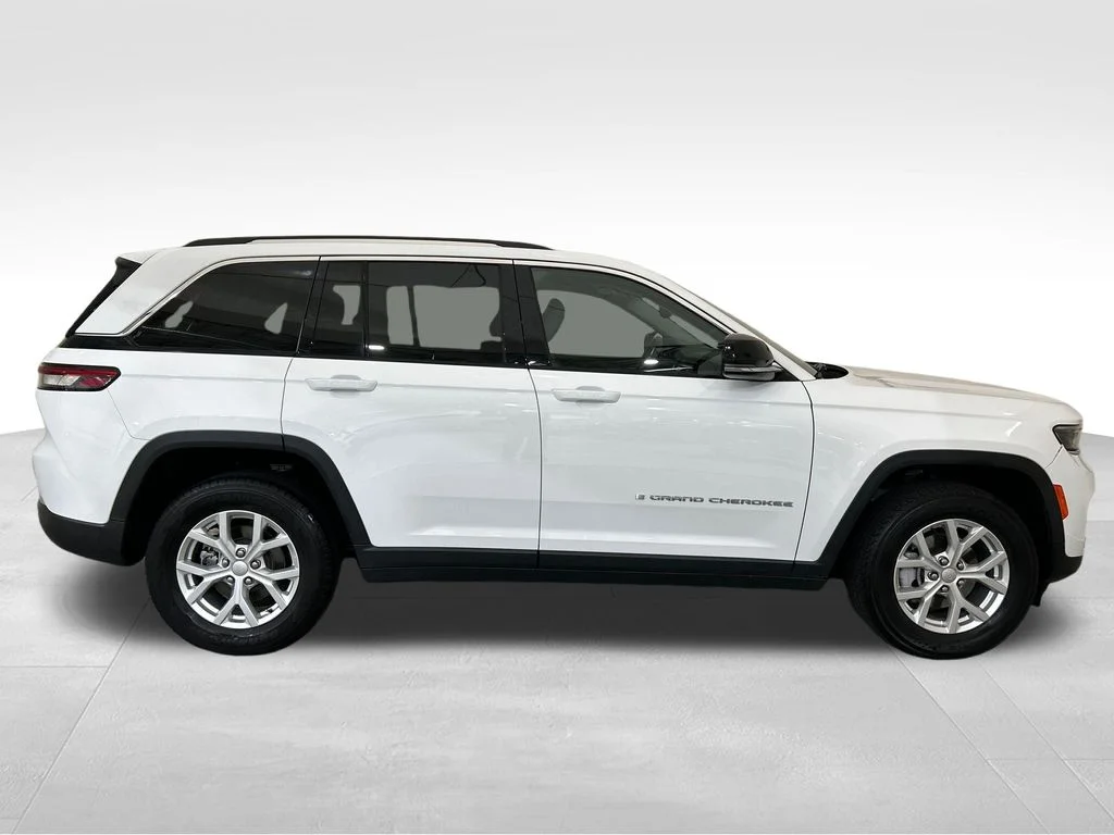 Used 2023 White/off-white Jeep Limited image 7