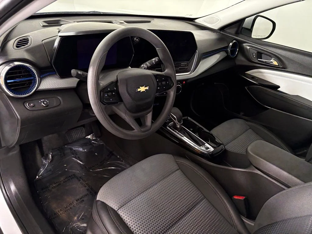 Used 2025 White Chevrolet LT image 20