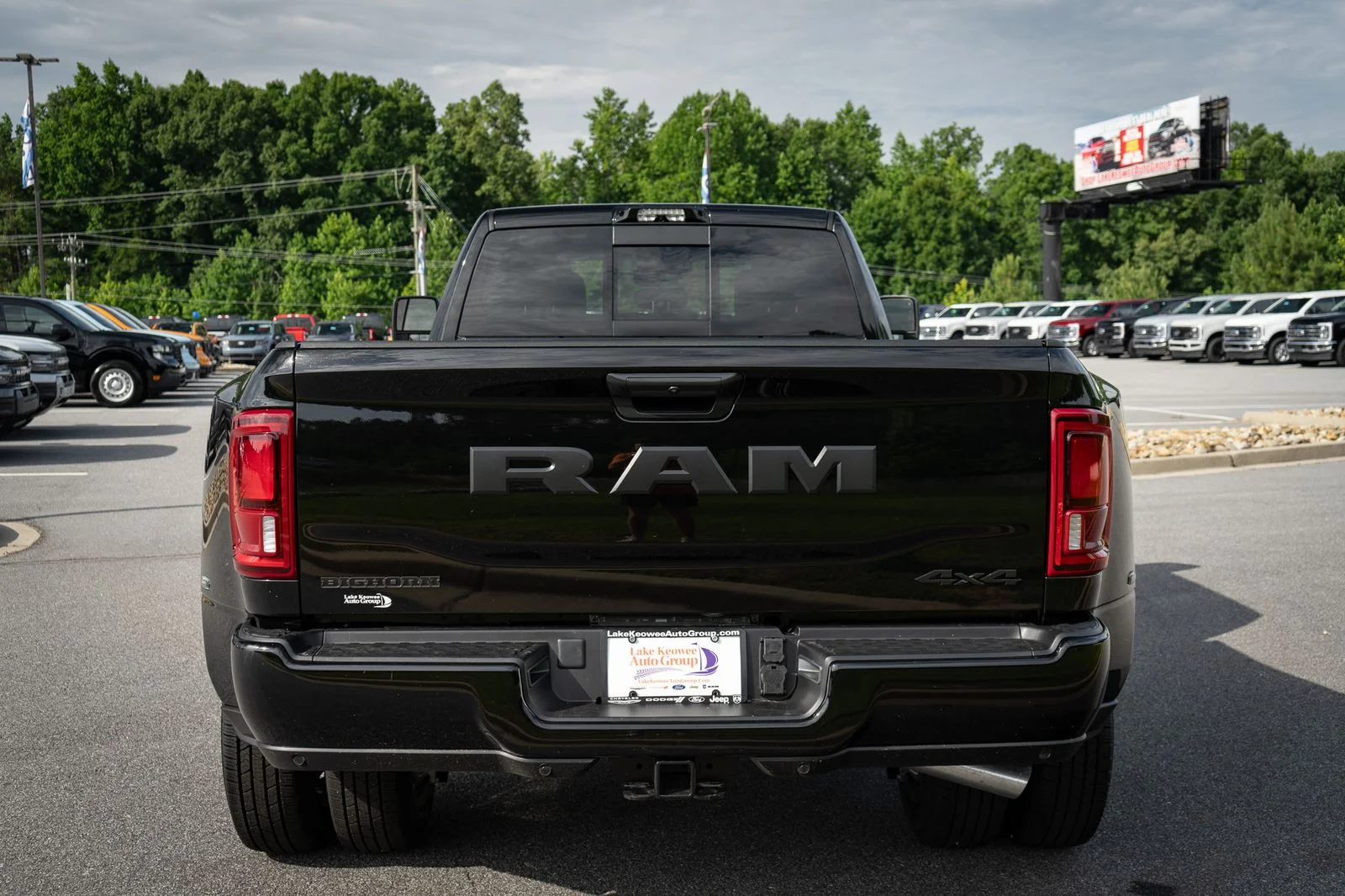New 2026 Diamond Black Crystal Pearl-Coat Exterior Paint RAM Big Horn image 8