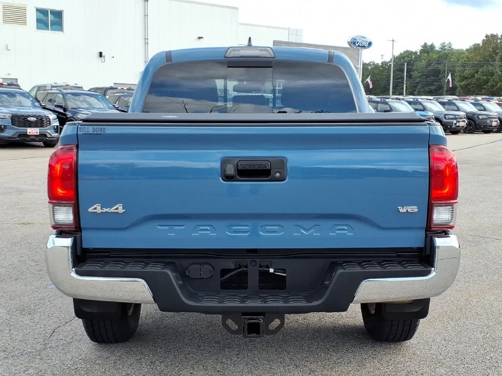 Used 2019 Blue Toyota SR5 image 4
