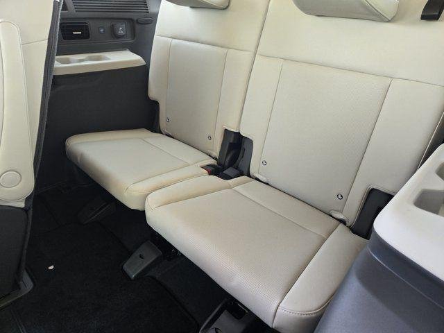 New 2027 White Hyundai Limited image 23