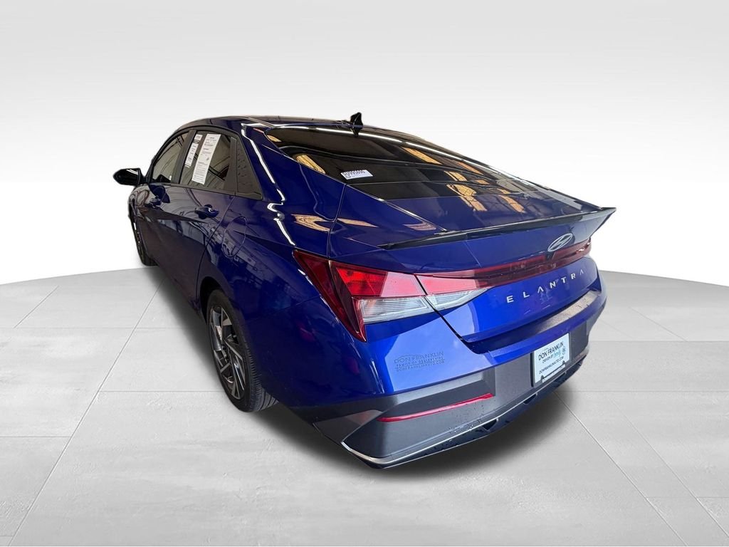 Used 2025 Blue Hyundai SEL Sport image 4