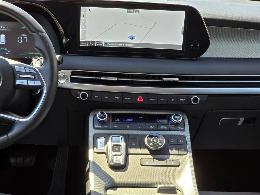 Used 2025 Silver Hyundai SEL image 16