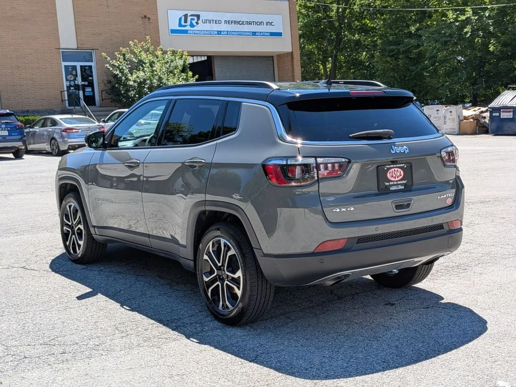 Used 2023 Gray Jeep Limited image 7