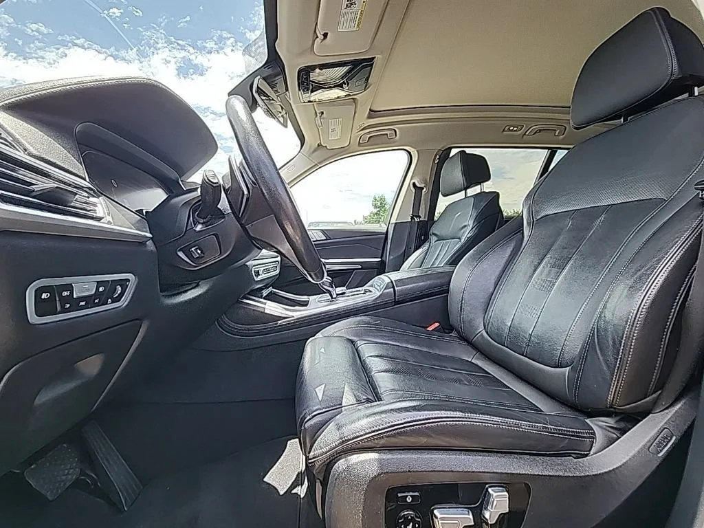 Used 2022 Black Sapphire Metallic BMW xDrive40i image 2