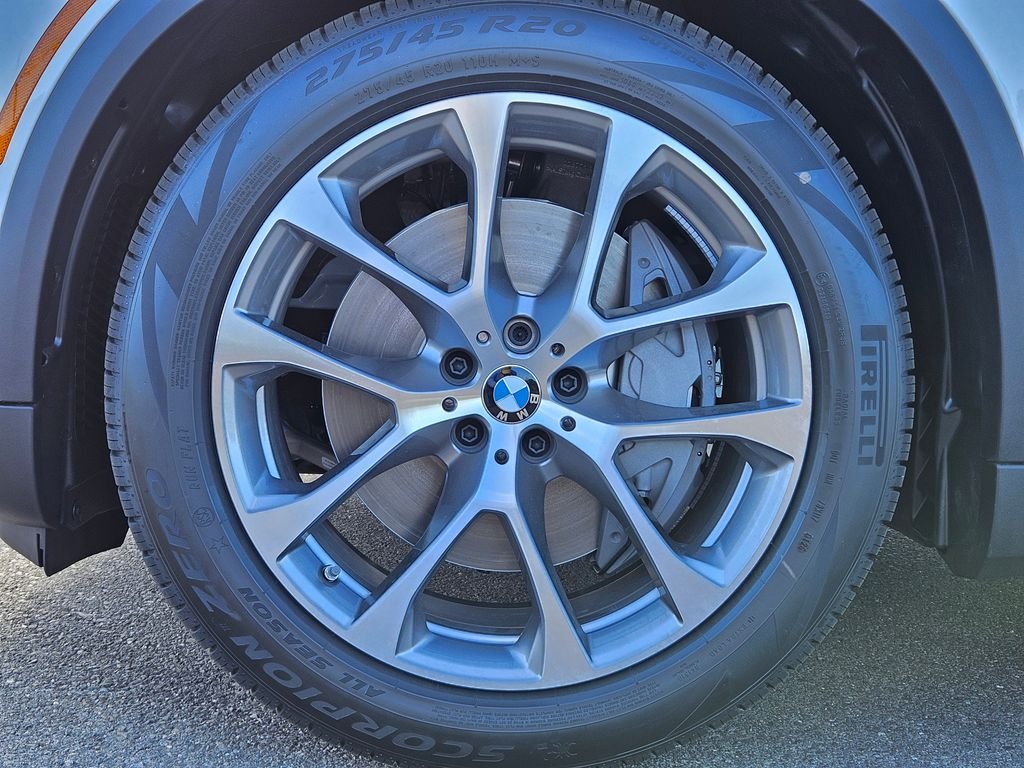 New 2026 Mineral White Metallic BMW xDrive50e image 7