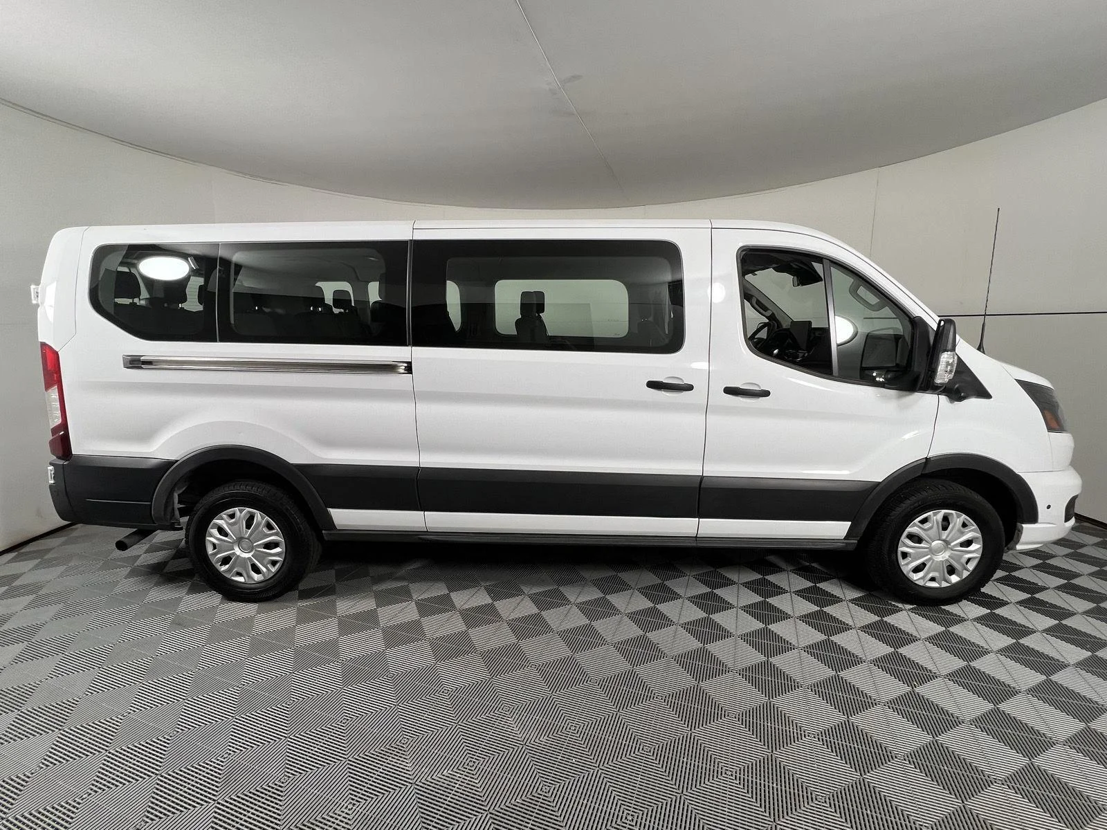 Used 2026 Oxford White Ford 350 XLT image 11