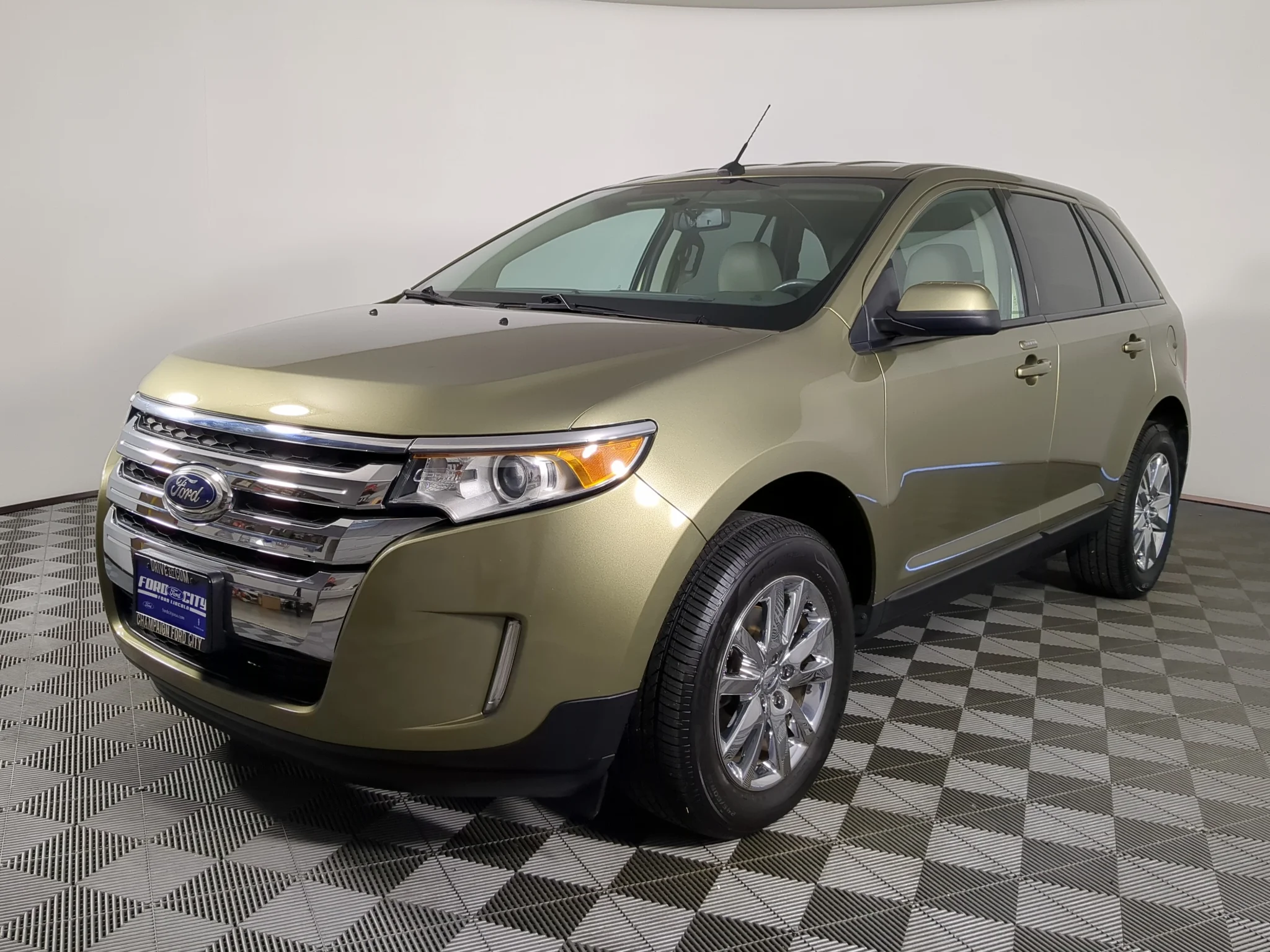 Used 2013 Green Ford SEL image 4