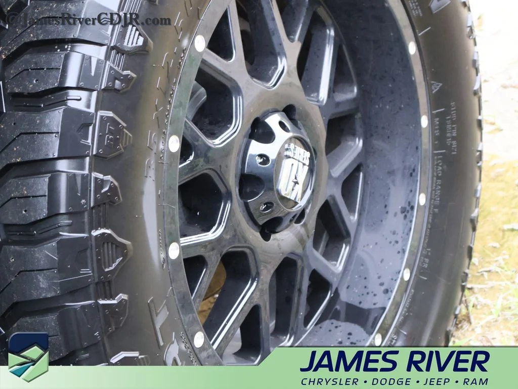 Used 2016 Silver Ford Lariat image 20