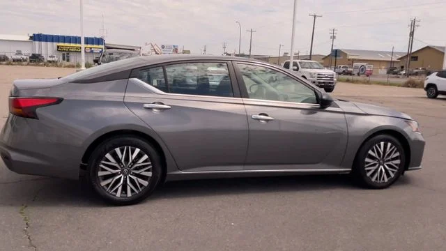 Used 2025 Gray Nissan 2.5 SV image 2