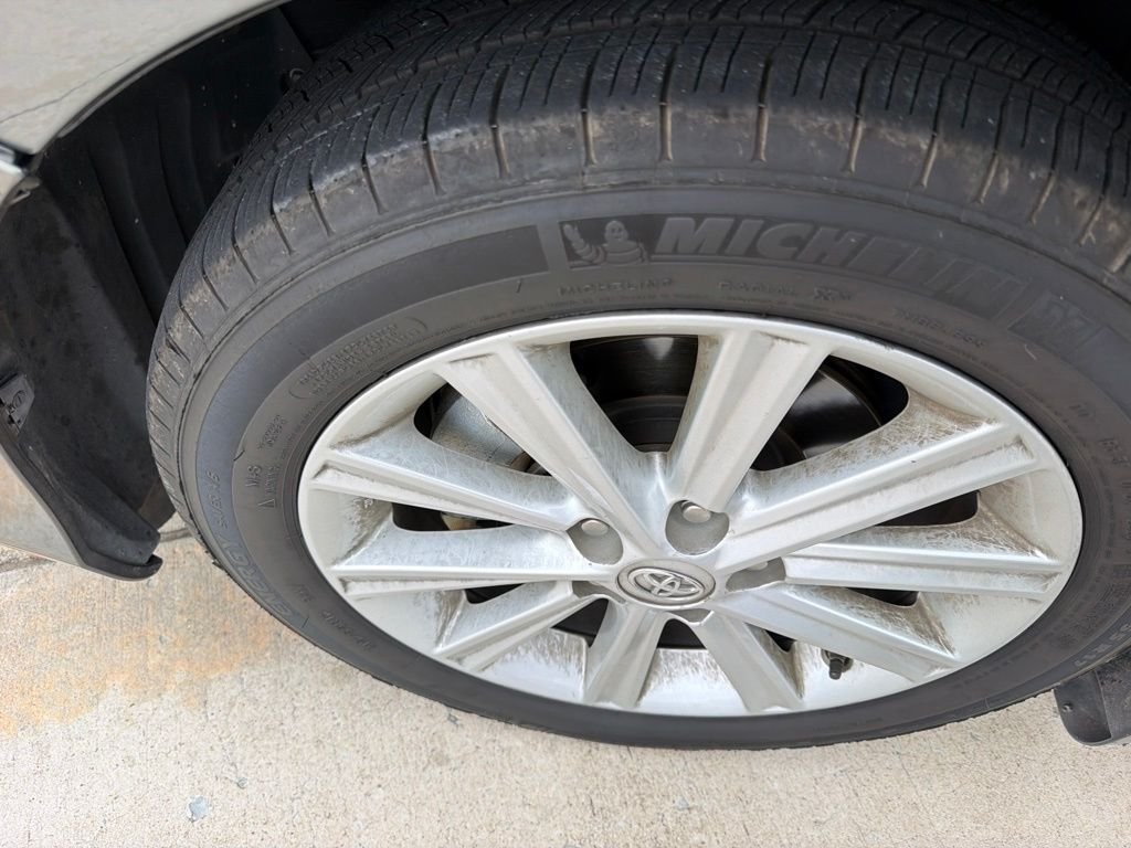 Used 2013 Green Toyota XLE image 4