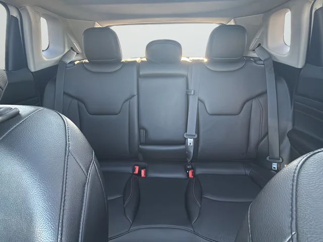 Used 2022 White Jeep Trailhawk image 40