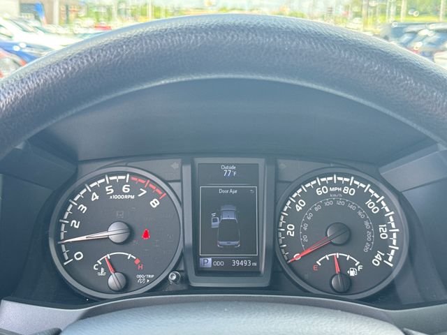 Used 2022 White Toyota SR image 17