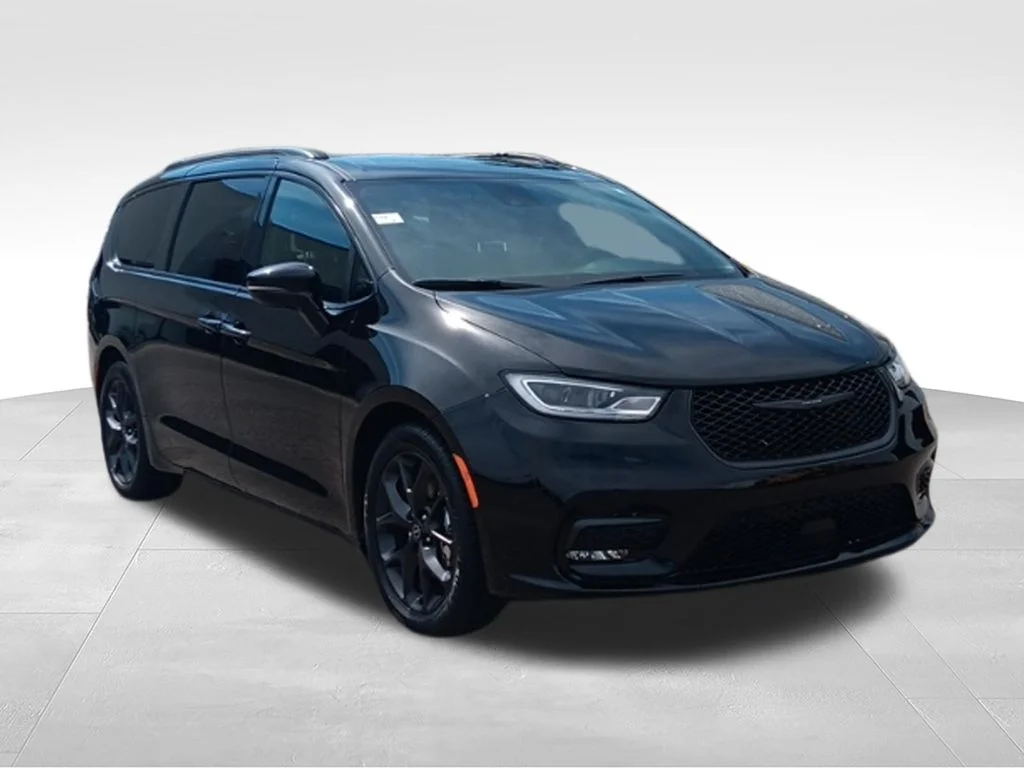 Used 2025 Diamond Black Crystal Pearlcoat Chrysler Limited image 10