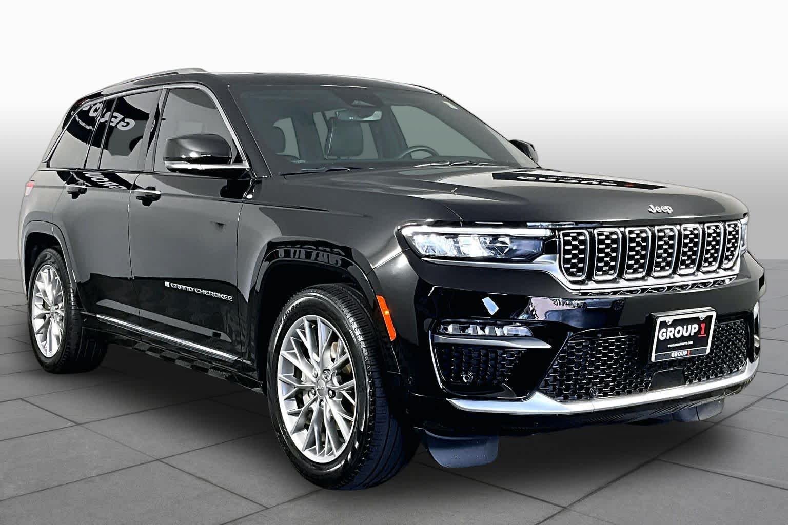 Used 2022 Diamond Black Crystal Pearlcoat Jeep Summit image 2