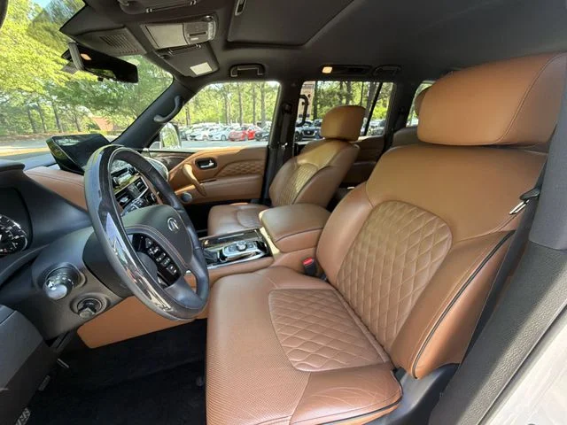 Used 2023 White INFINITI Sensory image 11