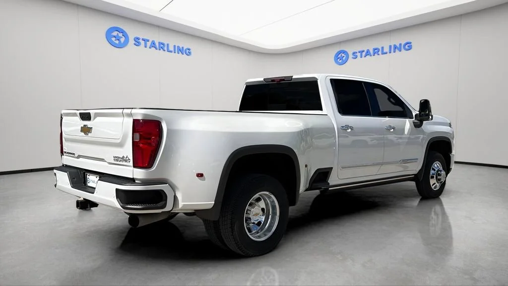 Used 2024 Iridescent Pearl Tricoat Chevrolet High Country DRW image 10