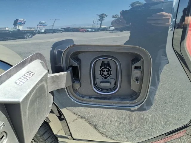 Used 2025 Deep Ocean Metallic GMC Extended Range Denali image 10