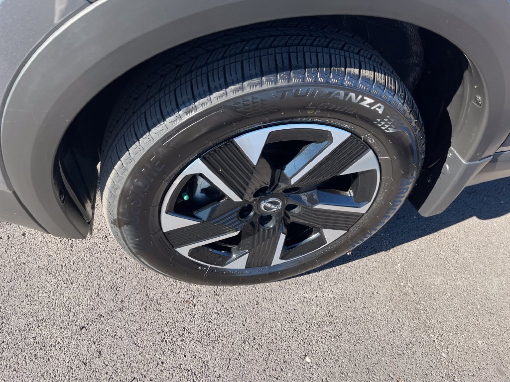 Used 2025 Gray Nissan SV image 9