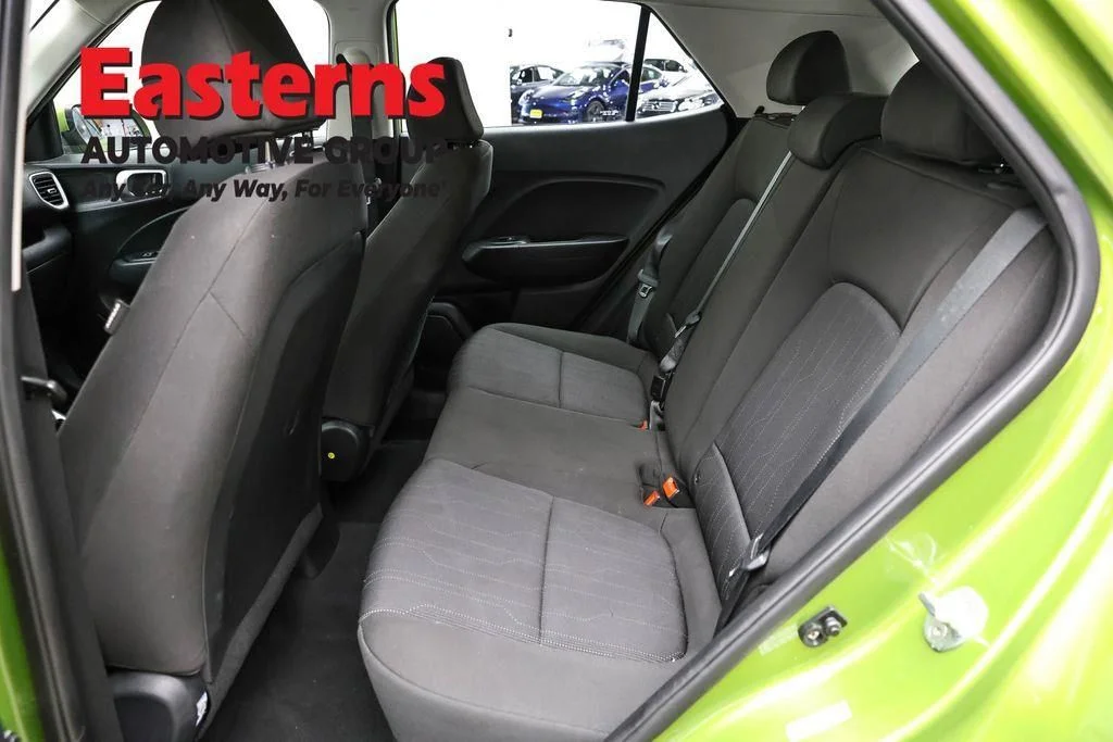 Used 2022 Green Hyundai SE image 23