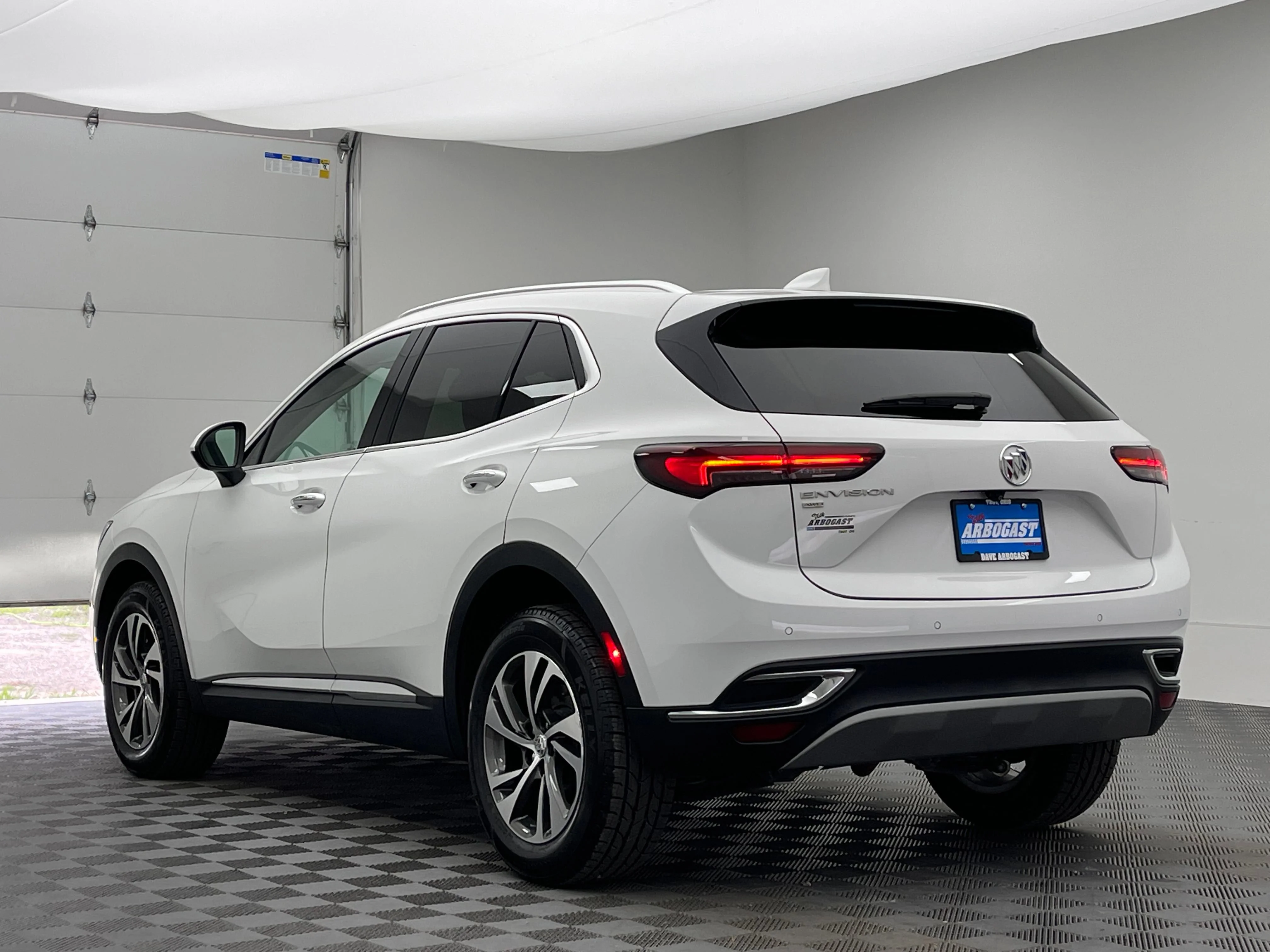Used 2023 Summit White Buick Essence image 11